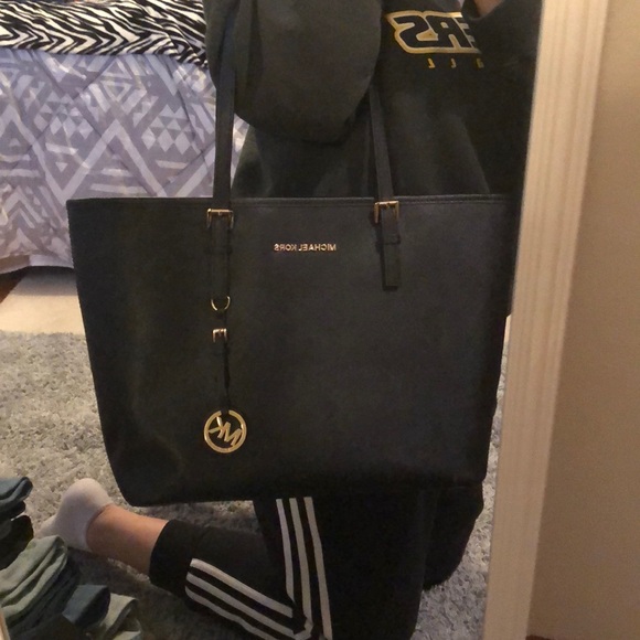 (SOLD) Michael Kors purse - Picture 5 of 5